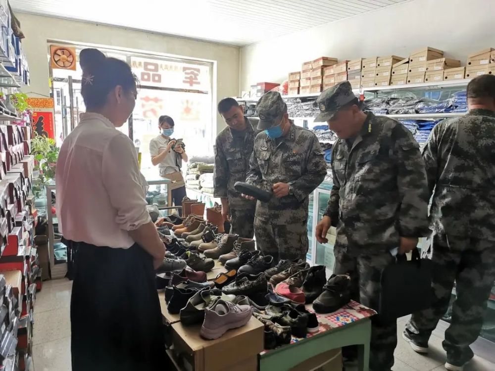 金塔縣軍地聯(lián)合開展“守護(hù)戎裝”專項(xiàng)行動 規(guī)范日用品銷售市場秩序